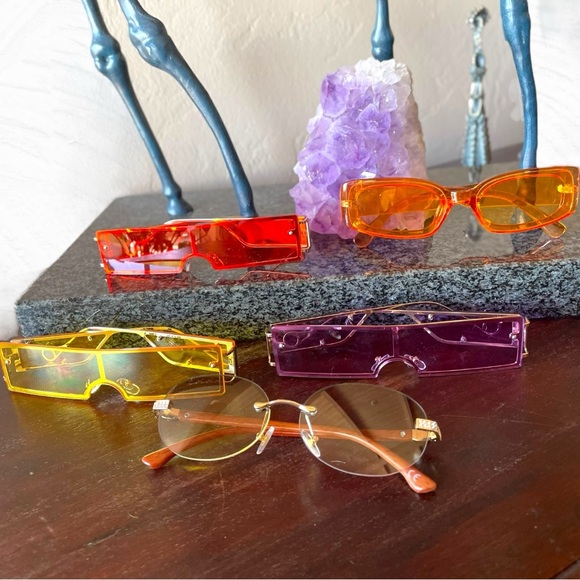 Boutique Accessories - STYLIZED SUNGLASSES 🪢 NIP Boutique, With cleaning cloth and Slip Case